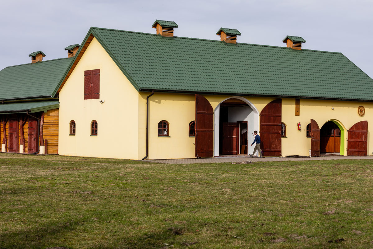 GB Noble Stable Sarbiewo - zdjęcie 3